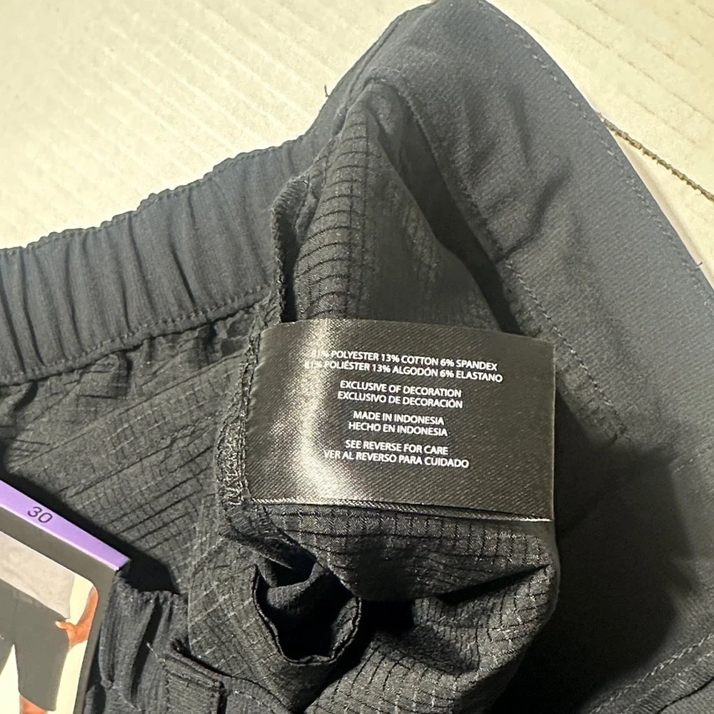 NWT Banana Republic black comfort flat Shorts comfort waist pockets and zipper
